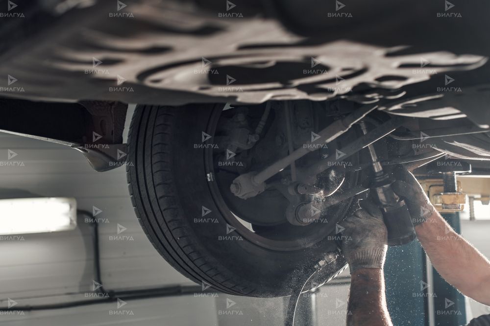 Ремонт и замена вакуумного усилителя тормозов Mercedes в Сургуте