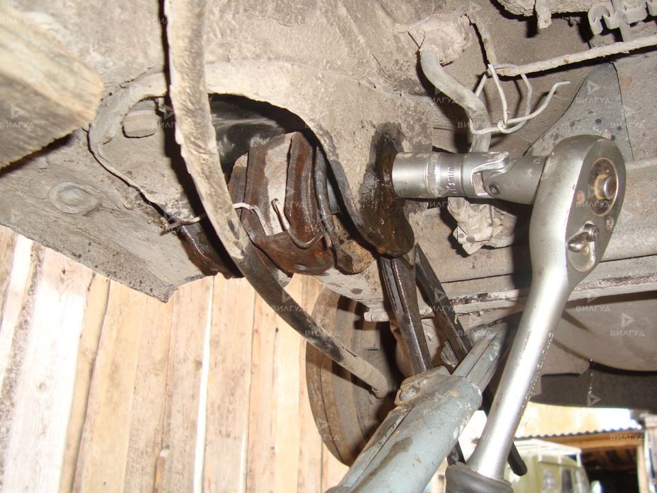 Замена сайлентблоков задней балки Peugeot 807 в Сургуте