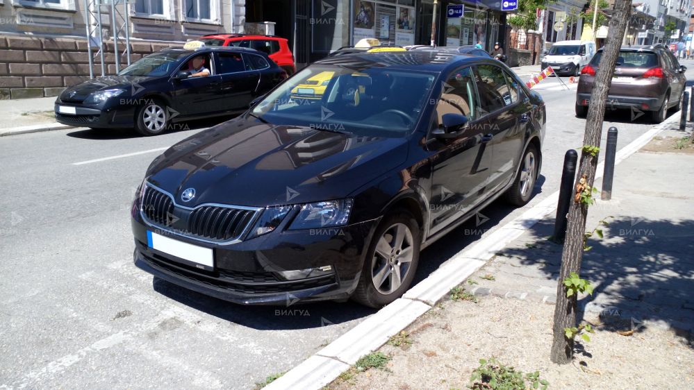 Регулировка ручного тормоза Škoda Octavia в Сургуте