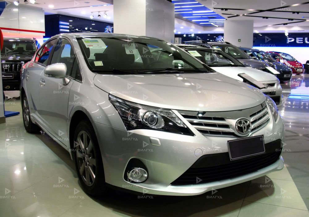 Замена ламп подсветки номера Toyota Avensis в Сургуте