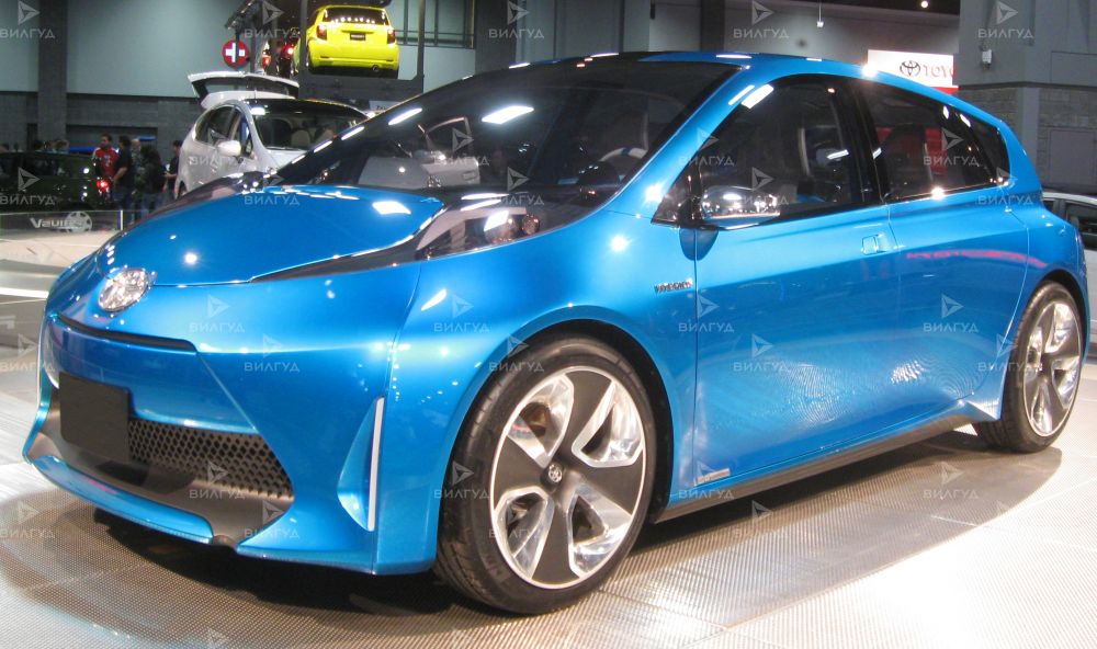 Замена магнитолы Toyota Prius в Сургуте