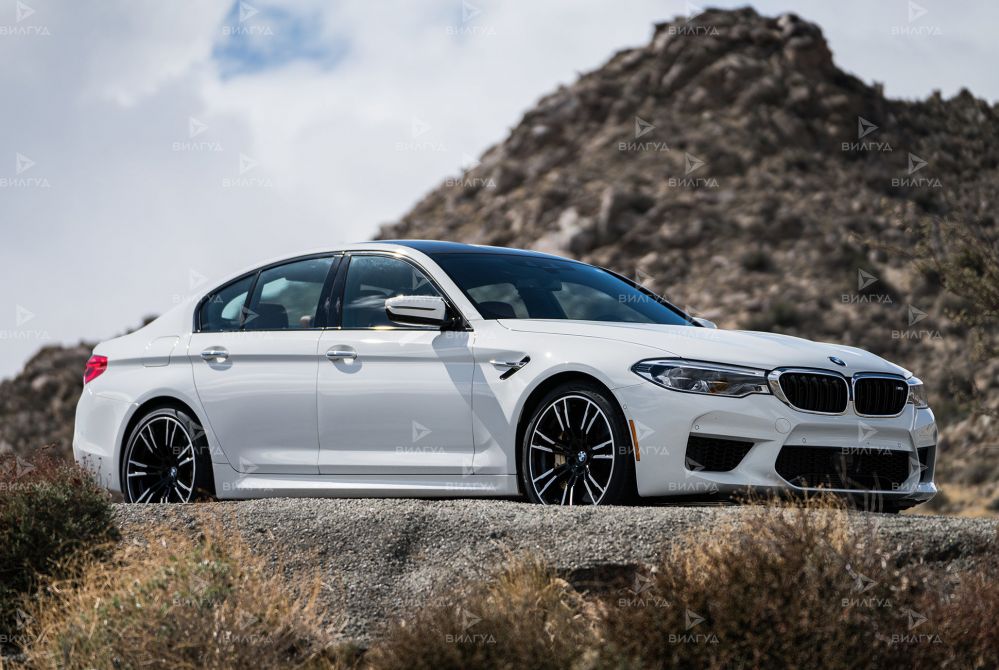 Замена расширительного бачка BMW M5 в Сургуте