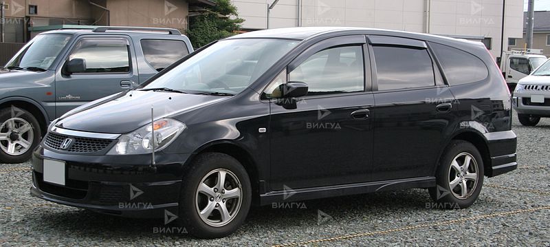 Замена салонного фильтра Honda Stream в Сургуте